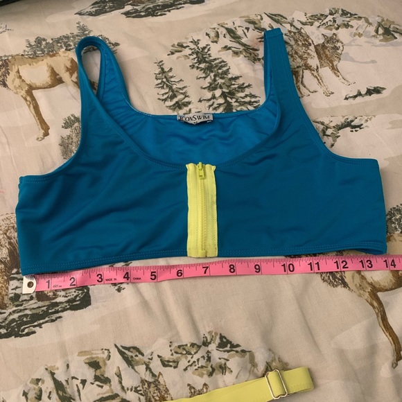 Bikini - Picture 3 of 7